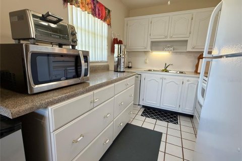 Condo in New Port Richey, Florida, 2 bedrooms  № 1908678 - photo 3