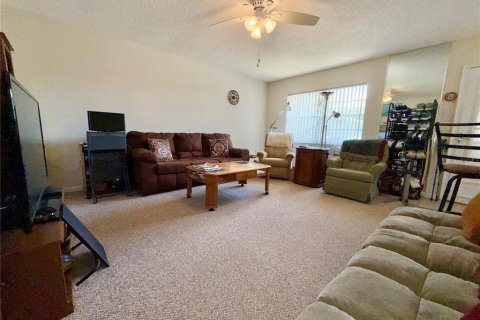 Condo in New Port Richey, Florida, 2 bedrooms  № 1908678 - photo 6