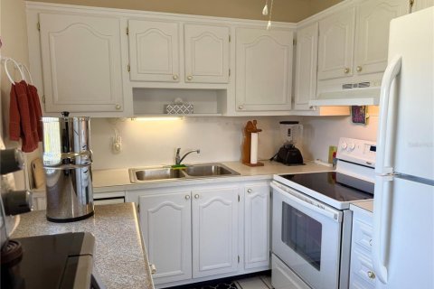 Condo in New Port Richey, Florida, 2 bedrooms  № 1908678 - photo 2