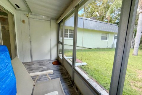 Condo in New Port Richey, Florida, 2 bedrooms  № 1908678 - photo 11