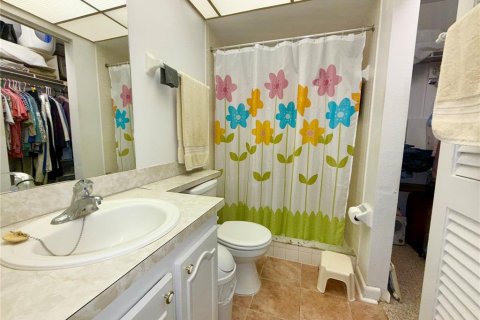 Condo in New Port Richey, Florida, 2 bedrooms  № 1908678 - photo 10