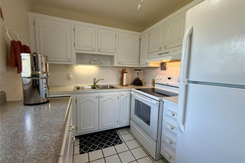 Condo in New Port Richey, Florida, 2 bedrooms  № 1908678 - photo 4