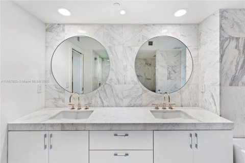 Copropriété à vendre à Miami Beach, Floride: 2 chambres, 130.06 m2 № 1882335 - photo 11