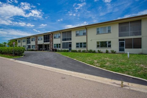 Condominio en Saint Petersburg, Florida, 2 dormitorios  № 2277097