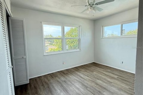 Condo in Seminole, Florida, 2 bedrooms  № 1681673 - photo 13