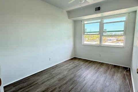 Condo in Seminole, Florida, 2 bedrooms  № 1681673 - photo 15