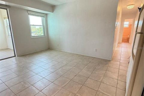 Condo in Seminole, Florida, 2 bedrooms  № 1681673 - photo 7