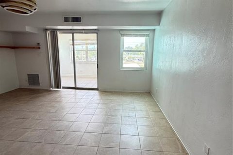 Condo in Seminole, Florida, 2 bedrooms  № 1681673 - photo 8