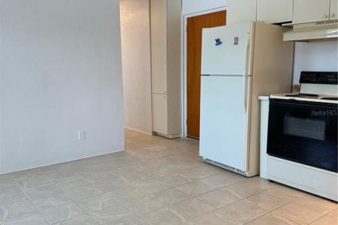 Condo in Seminole, Florida, 2 bedrooms  № 1681673 - photo 5