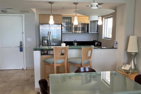 Condo in Sunny Isles Beach, Florida, 2 bedrooms  № 2052108 - photo 12