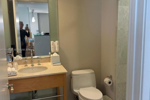 Condo in Sunny Isles Beach, Florida, 2 bedrooms  № 2052108 - photo 21