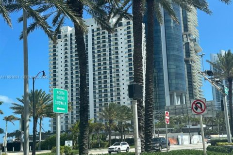 Condo in Sunny Isles Beach, Florida, 2 bedrooms  № 2052108 - photo 5
