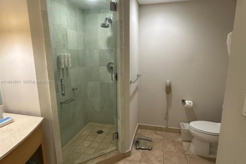 Condo in Sunny Isles Beach, Florida, 2 bedrooms  № 2052108 - photo 19