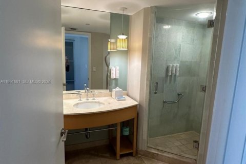Condo in Sunny Isles Beach, Florida, 2 bedrooms  № 2052108 - photo 17