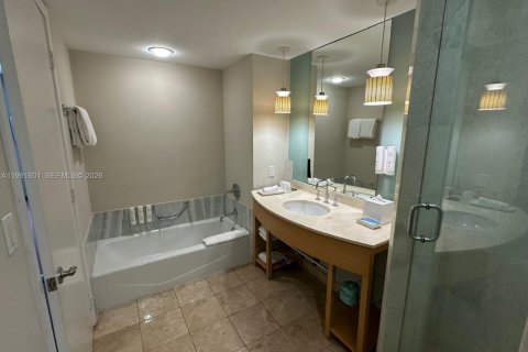 Condo in Sunny Isles Beach, Florida, 2 bedrooms  № 2052108 - photo 18