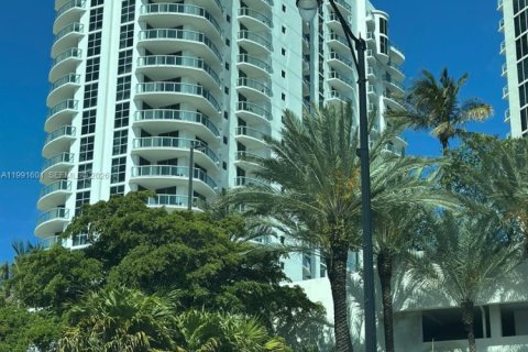 Condo in Sunny Isles Beach, Florida, 2 bedrooms  № 2052108 - photo 3
