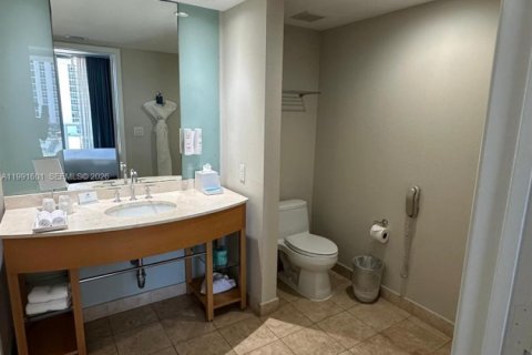 Condo in Sunny Isles Beach, Florida, 2 bedrooms  № 2052108 - photo 24