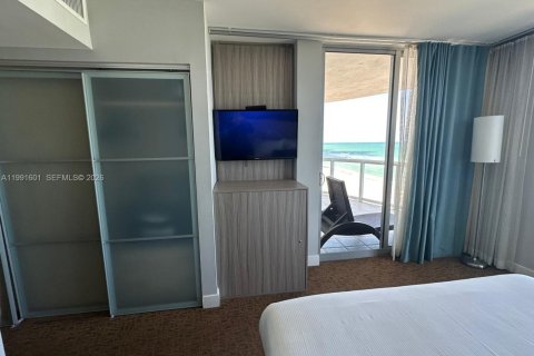 Condo in Sunny Isles Beach, Florida, 2 bedrooms  № 2052108 - photo 15