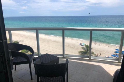 Condominio en Sunny Isles Beach, Florida, 2 dormitorios  № 2052108