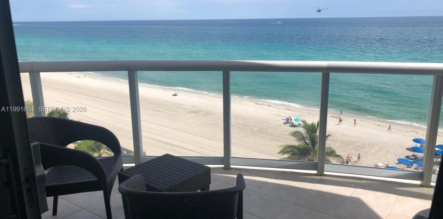 Condominio en Sunny Isles Beach, Florida, 2 dormitorios  № 2052108