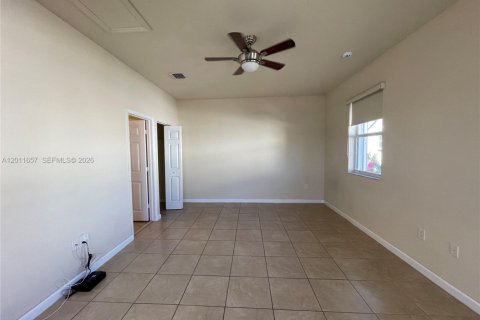 Appartement à louer à Miami, Floride: 281.59 m2 № 2075309 - photo 2