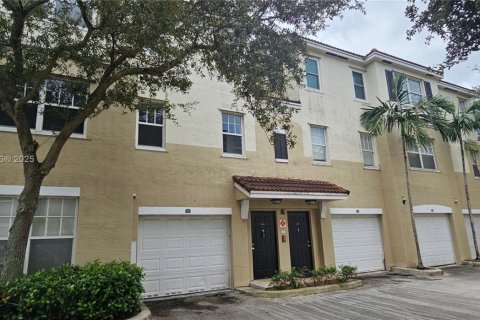 Condo in Coral Springs, Florida, 3 bedrooms  № 1878773 - photo 17