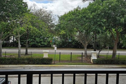 Condo in Coral Springs, Florida, 3 bedrooms  № 1878773 - photo 12