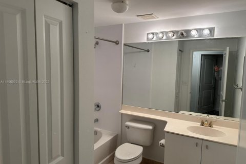 Condo in Coral Springs, Florida, 3 bedrooms  № 1878773 - photo 16