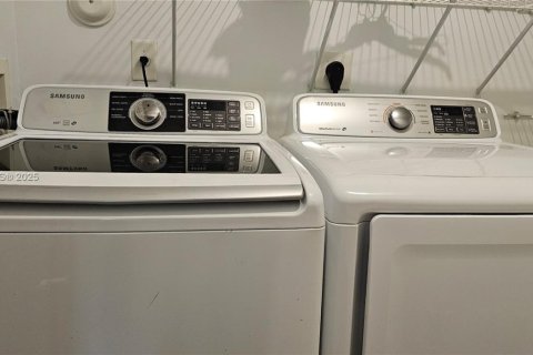 Condo in Coral Springs, Florida, 3 bedrooms  № 1878773 - photo 13