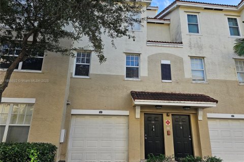 Condo in Coral Springs, Florida, 3 bedrooms  № 1878773 - photo 1