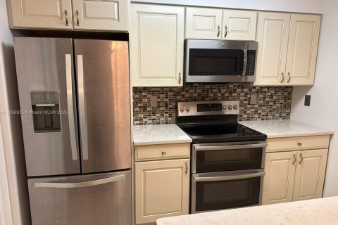 Condo in Coral Springs, Florida, 3 bedrooms  № 1878773 - photo 15