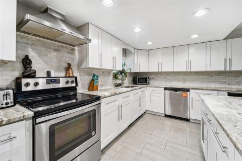 Casa en venta en Lutz, Florida, 5 dormitorios, 254.92 m2 № 1832893 - foto 2