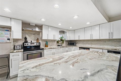 Casa en venta en Lutz, Florida, 5 dormitorios, 254.92 m2 № 1832893 - foto 4