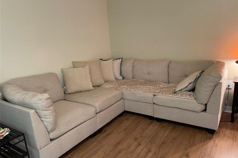 Снять в аренду кондоминиум в Палм-Харбор, Флорида 3 комнаты, 63.64м2, № 1915007 - фото 3