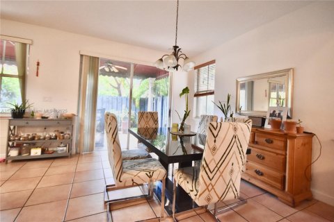 Villa ou maison à louer à Doral, Floride: 3 chambres, 144.83 m2 № 1965996 - photo 9