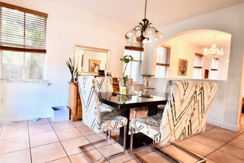 Villa ou maison à louer à Doral, Floride: 3 chambres, 144.83 m2 № 1965996 - photo 8