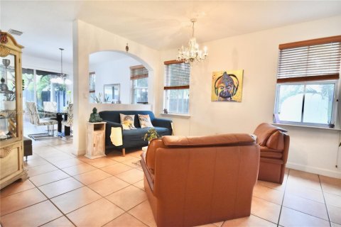 Villa ou maison à louer à Doral, Floride: 3 chambres, 144.83 m2 № 1965996 - photo 6