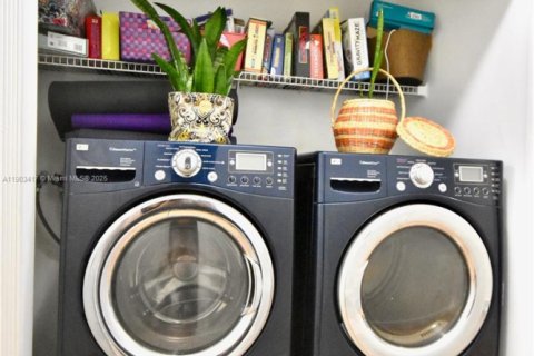 Villa ou maison à louer à Doral, Floride: 3 chambres, 144.83 m2 № 1965996 - photo 18