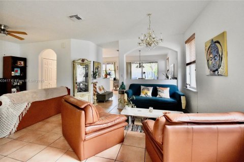 Villa ou maison à louer à Doral, Floride: 3 chambres, 144.83 m2 № 1965996 - photo 3