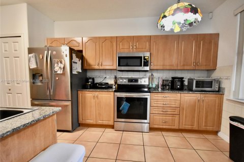 Villa ou maison à louer à Doral, Floride: 3 chambres, 144.83 m2 № 1965996 - photo 11