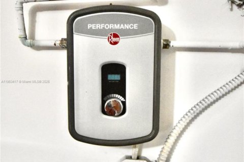 Villa ou maison à louer à Doral, Floride: 3 chambres, 144.83 m2 № 1965996 - photo 22