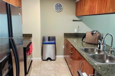 Appartement à louer à Miami, Floride: 1 chambre, 76.64 m2 № 1943724 - photo 2