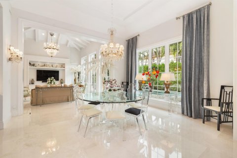 House in West Palm Beach, Florida 4 bedrooms, 477.24 sq.m. № 2243562 - photo 10