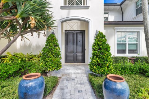 House in West Palm Beach, Florida 4 bedrooms, 477.24 sq.m. № 2243562 - photo 3