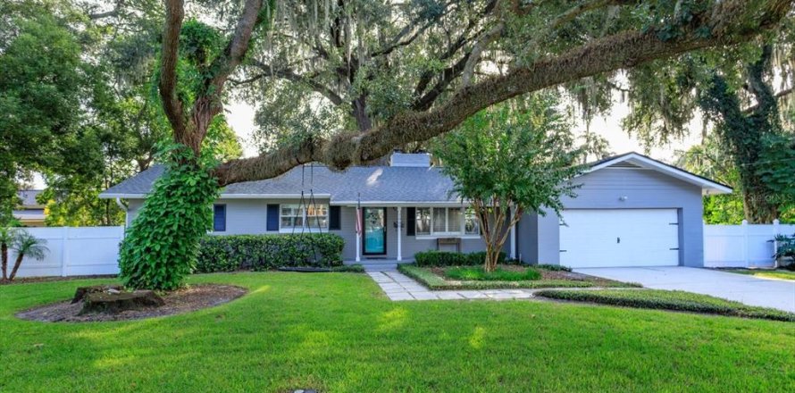 House in Maitland, Florida 3 bedrooms, 161.09 sq.m. № 2396406