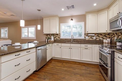 House in Maitland, Florida 3 bedrooms, 161.09 sq.m. № 2396406 - photo 17