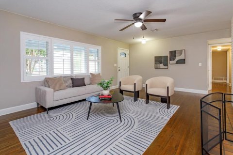 House in Maitland, Florida 3 bedrooms, 161.09 sq.m. № 2396406 - photo 5