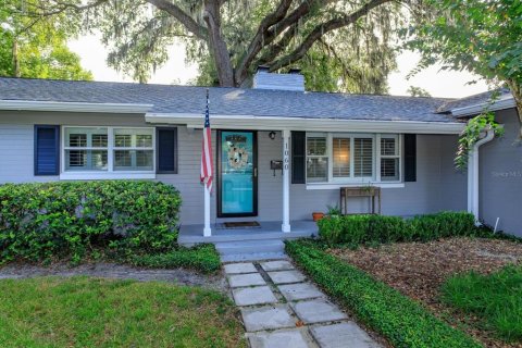 House in Maitland, Florida 3 bedrooms, 161.09 sq.m. № 2396406 - photo 2