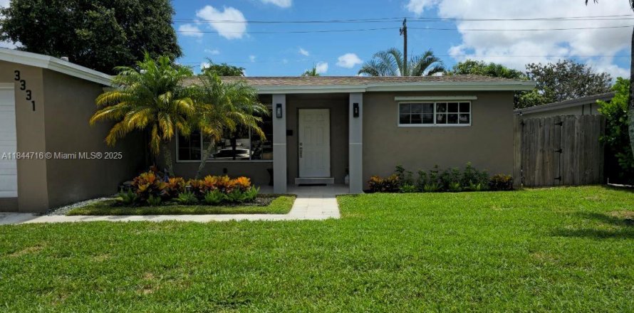 House in Hollywood, Florida 4 bedrooms, 131.55 sq.m. № 1840714