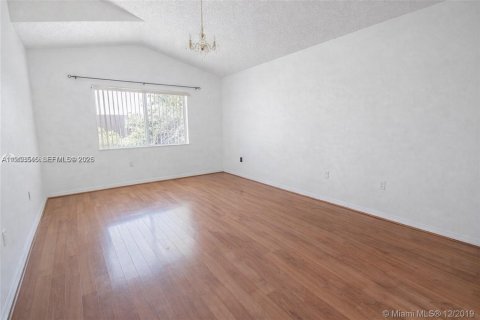 House in Miami, Florida 3 bedrooms, 151.52 sq.m. № 2007981 - photo 18